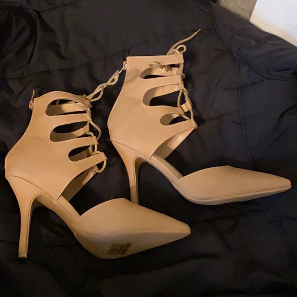 Women’s size 7 1/2 High Heels - Picture 1 of 16